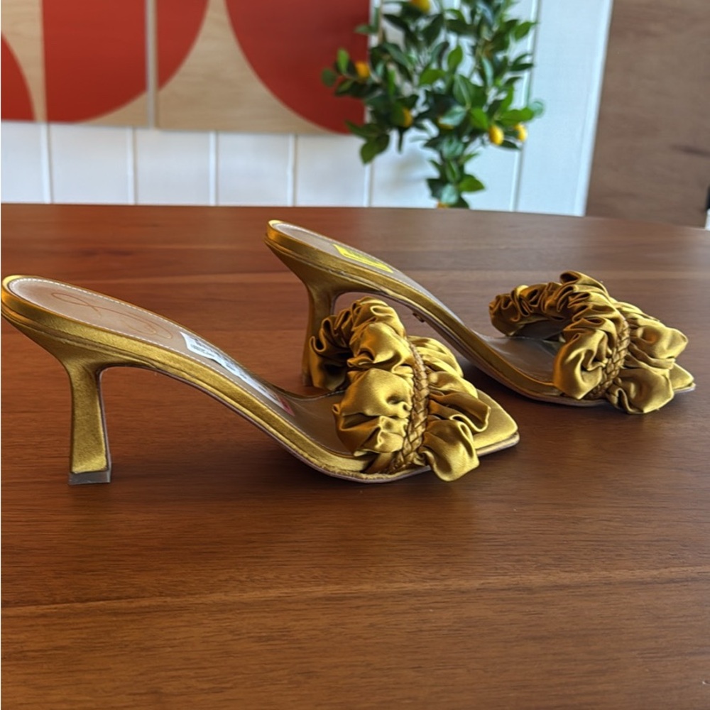 New Sam Edelman Elegant Gold Ruffle Heels